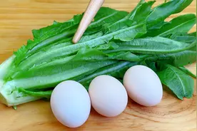 油麦菜和鸡蛋这做法还是第一次见，出锅口感香辣清爽，营养又好吃