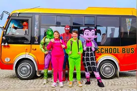 搞笑萌娃：萌娃和超级英雄乘坐巴士上学，学习正确乘车的规则视频封面