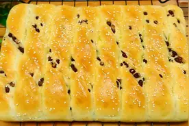 家里最常用的普通面粉也能做面包，可烤可蒸，松软好吃一看就会