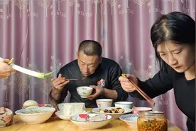 东北吉林大冬天的，又下雨了，上一场雪也都化没了，真是太奇怪了视频封面