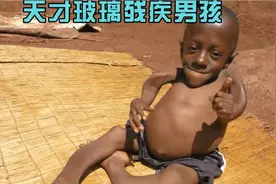 原始部落天才玻璃残疾男孩，学习过目不忘，成绩稳居全校第一视频封面