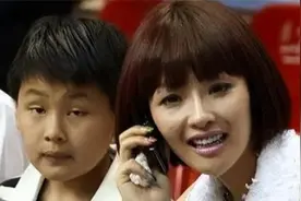 她是CBA最美老板娘，身价40亿，给易建联肥约，后背纹身尽显风韵视频封面