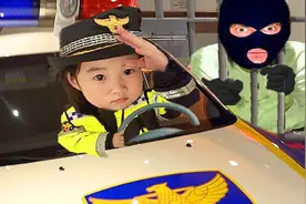 韩国宝蓝和爸爸玩警察抓小偷游戏，角色扮演得好真实，真好玩！