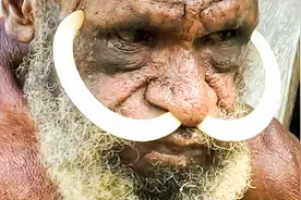 原始部落象人族的生活习俗，男人需要佩戴长长的竹筒视频封面