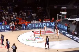 太惨了！中国男篮U17输美国84分，最后7分钟0-33，球过半场都费劲视频封面