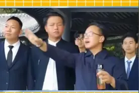 大学生穿上行政夹克跑去视察学校，把食堂阿姨吓得大惊失色？！