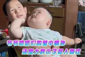 爷爷奶奶的梦中情孙，萌娃撞脸年画娃娃，人高马大也能形容宝宝视频封面