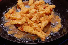 炸酥肉时，切记别乱调面糊乱加水，教你正确做法，外酥里香不回软视频封面