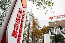在宝山这个加油站，集卡司机可以吃饭洗澡睡觉，还能参加组织生活图片