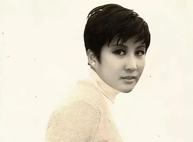 "这是丁佩出生后,一个游方道士给她批的八字.