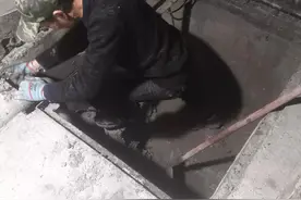 地库地坪浇完后，积水井水泵被砼掩埋了，清理吧图片