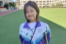 长春这个逆风飞翔的轮椅女孩，又甜又飒！图片