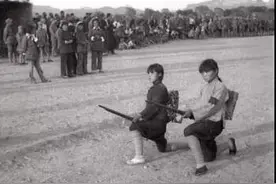 天生丽质，陕北一枝花自叹不如；诸将领追求无果，方知她身世不凡图片