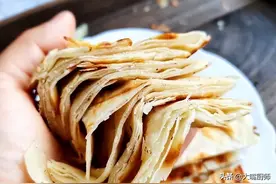 做油饼和面别用冷水，教你2招，张张外酥里软，层次多又薄，真香图片