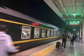 20多个小时绿皮火车硬座，是种什么体验？图片