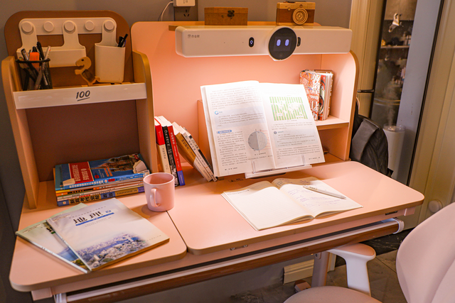 家长减负科学伴学，作业帮AI学习桌梦想家到底有何魅力？