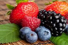 在亲情和利益面前，大部分人选择利益，忽略了亲情，人生如此薄凉图片