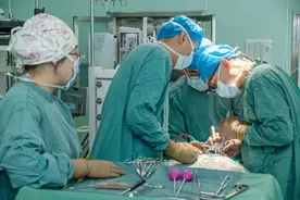 细菌感染侵蚀脊柱 这种腰背痛一定要注意！图片