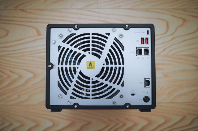 历史低价买到九盘位万兆 NAS 机皇：威联通 TS-H973AX