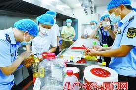 孩子在学校吃得好吗？学校食堂食品安全吗？突击检查来了→图片
