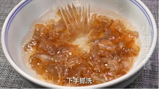 广东人做“虾仁滑蛋”为什么这么好吃？做法简单，鲜香滑嫩不腥