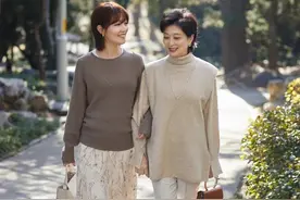 阔腿裤过时了，开春流行“醋酸裤”，显瘦高级，五六十岁穿更优雅图片