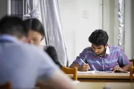 印度小伙在中国留学，5年后，坦言：中国很好，但没办法留下图片