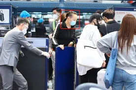 宋丹丹机场偶遇汪苏泷宋妍霏！独自出行太低调，一头短发泛着油光图片