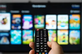 官方点名！人民日报评智能电视套路收费，会员一充再充，无尽续费图片