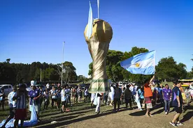 时隔36年再捧大力神杯 阿根廷股债市场逆势上扬图片