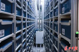 武汉“智慧医院”上新！机器人最快8秒完成抓药图片