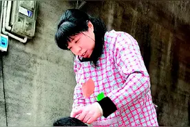 悉心照料残疾小叔子16年 秦志萍用大爱诠释“长嫂如母”图片