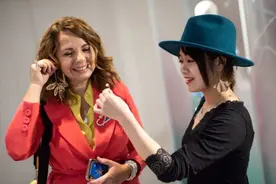 20岁湖南妹子独闯时尚圈：给贝嫂打杂、当戛纳制片人、成大牌总监图片