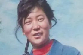 1982年女子挖出2吨银元，无偿上交政府后，竟揭开隐藏32年的秘密图片