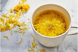 夏天喝什么茶好呢？绿茶排名第一，红茶垫底，建议多了解图片