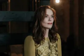 69岁的于佩尔新电影跟小鲜肉暧昧，无惧年龄差距图片