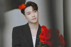 “不懂爱”的张艺兴放弃了关晓彤，不追杨紫，为何被说“选妃”？图片