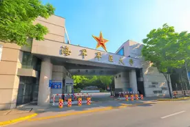 报考中国海军军医大学有多爽？能上航母，还能环游世界？图片