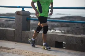 中年男性坚持跑步，身体有何变化？晨跑、夜跑哪个更健康？图片