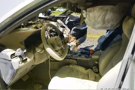 烈日炎炎，杭州一辆汽车变“火车”，小心车内摆件爱闯祸图片