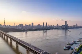 词一首——水调歌头——游泳图片