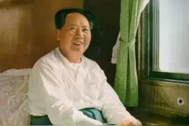 1935年大渡河边，一老秀才深夜见到毛泽东，一句话挽救了2万红军图片