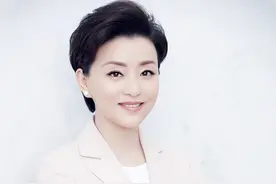 杨澜：26岁告别央视，27岁嫁亿万丈夫，没有事情能阻挡我回家喂奶图片