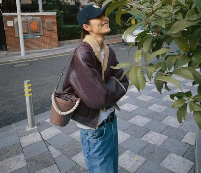 巴黎时装周刘雯造型为何争议不断