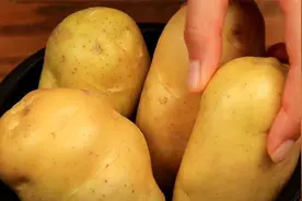 用土豆做的早餐饼实在太香了，不加一滴水，简单快速，特别有营养图片