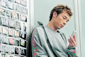 许志安，与黄心颖在车内16分钟激吻20次后，他的人生变了番模样图片