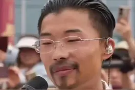 曾一夜成名，“日入百万”的郭有才，如今泡沫散去，他过得如何？图片