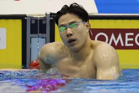 泳联世锦赛-覃海洋夺得男子100米蛙泳冠军 中国游泳队获首枚金牌图片