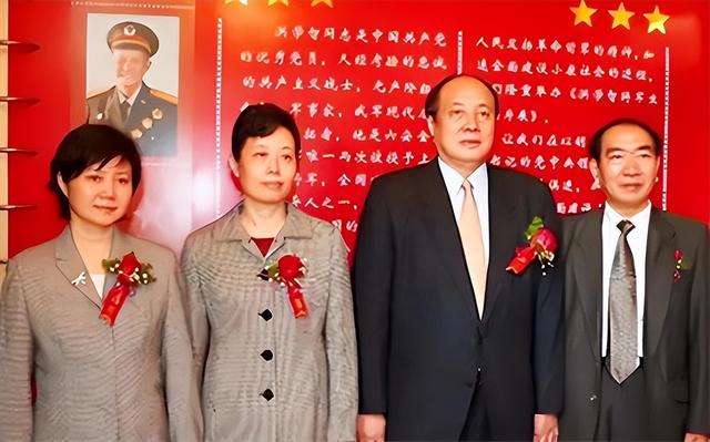 洪学智晚年卧病，大儿子前来探望，他质问：你是怎么当的省长