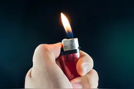 【夏季高温 关注车辆安全】 警惕！车里这些“危险物品”，不要放！快清除！图片